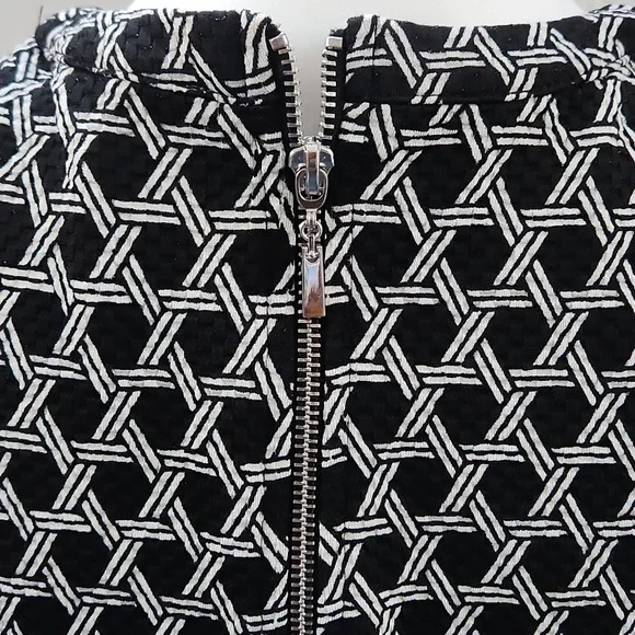 H&M Geometric Print Strechy Shift Dress - Picture 4 of 7